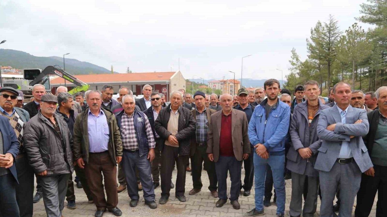 Denizli Büyükşehirden Çamelili çiftçilere destek