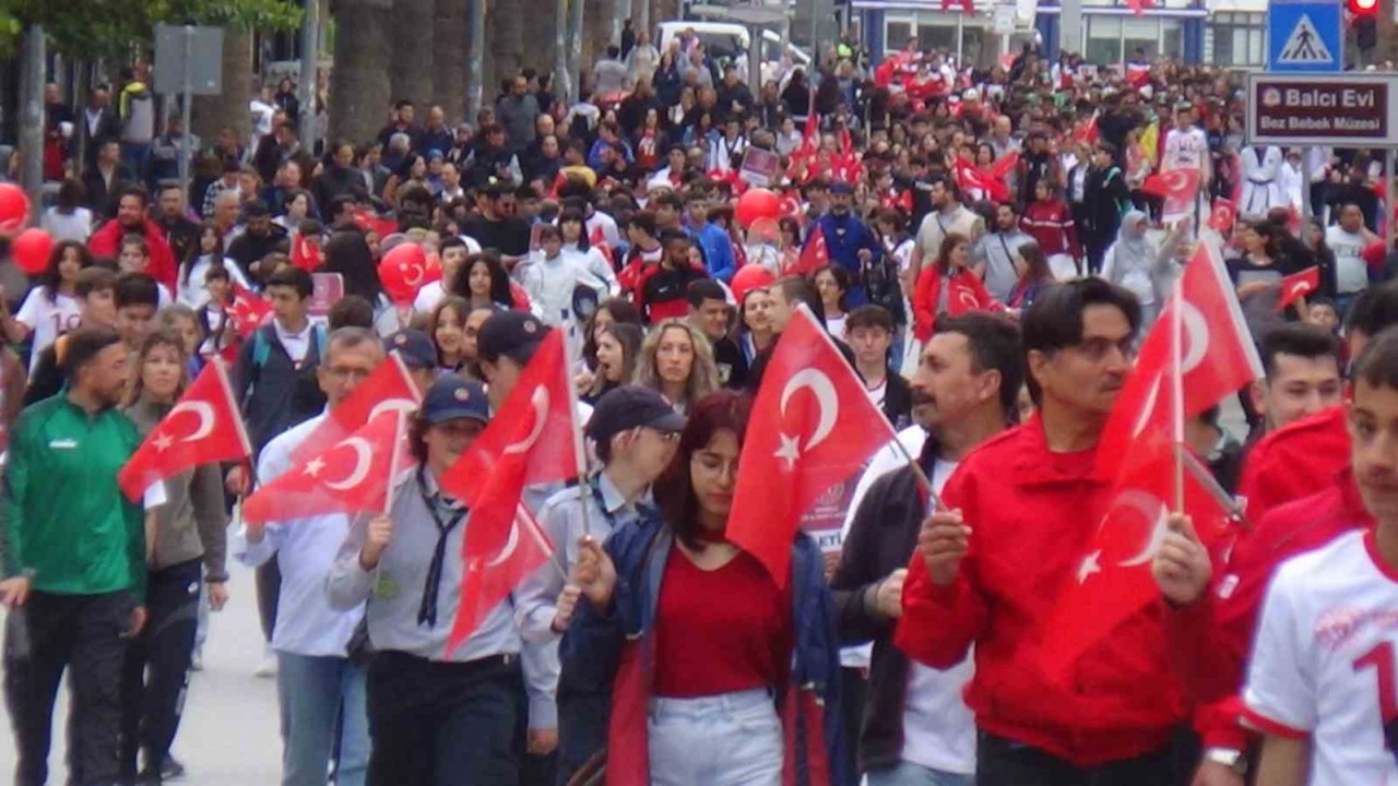 Denizli’de Gençlik Bayramı coşkuyla kutlandı