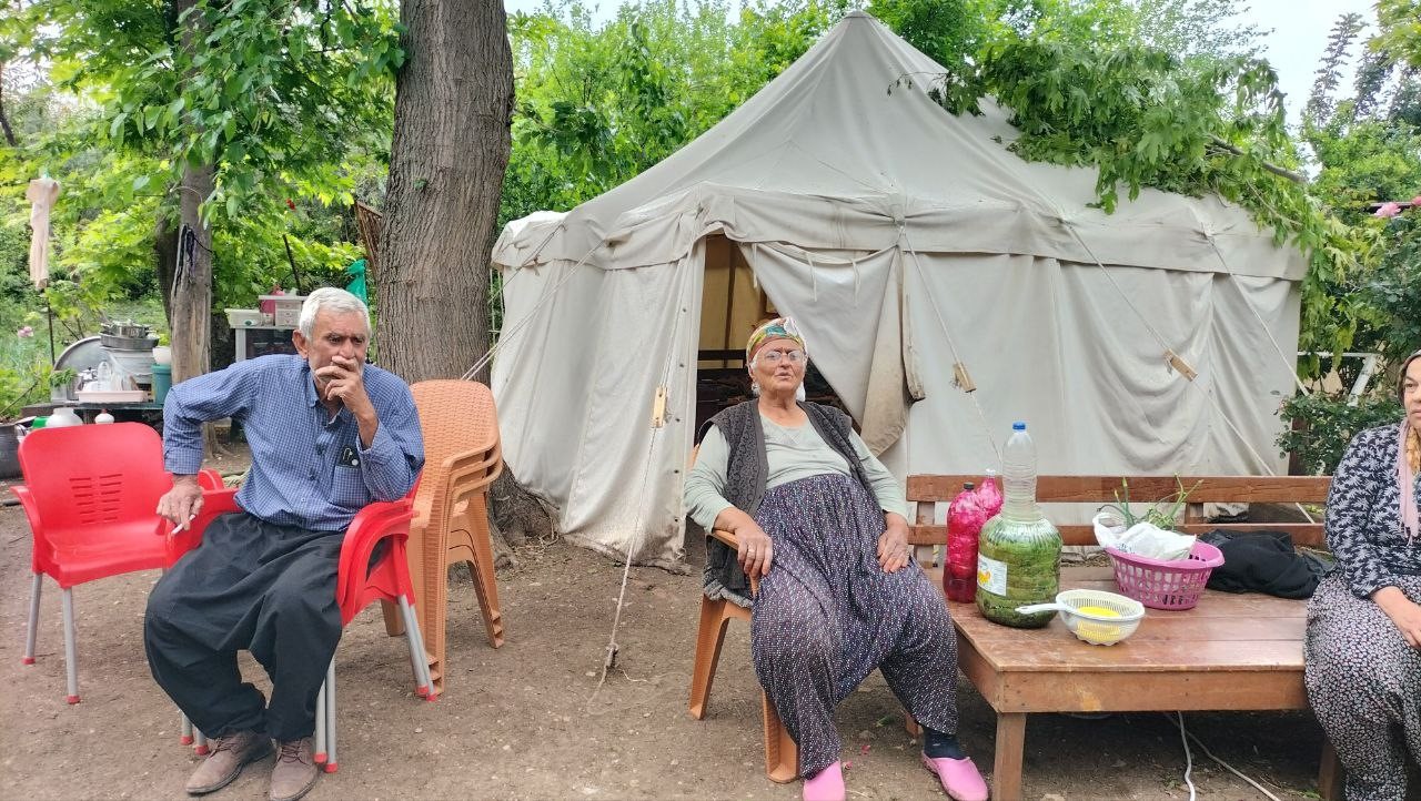 Depremzede dedeyi 410 bin TL dolandırdılar: Adına kredi bile çekmişler