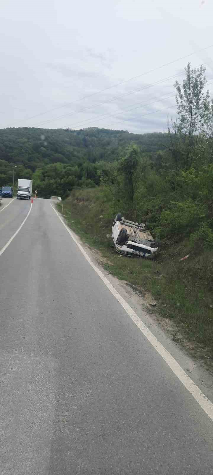 Direksiyon hakimiyetini kaybetti takla attı: 2 yaralı