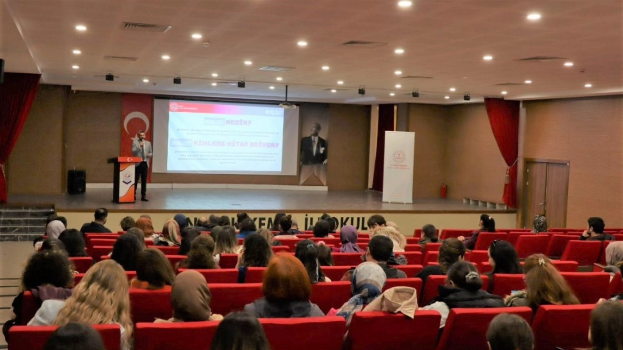 “Diyalekt" ile İngilizce Düzce’de her yerde