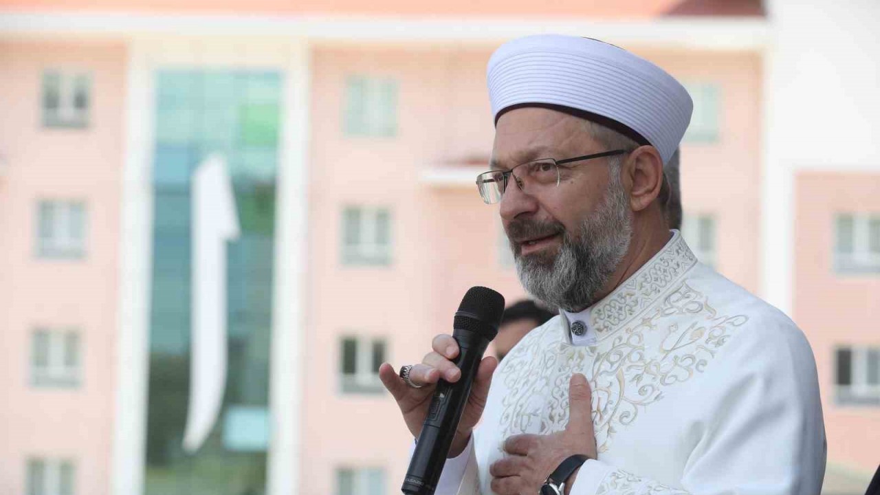 Diyanet İşleri Başkanı Erbaş: "İmam hatiplerin amacı vatanını, milletini seven nesiller yetiştirmek"