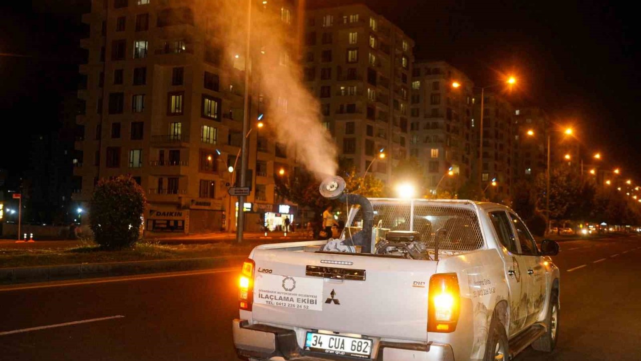 Diyarbakır’da gece ilaçlama çalışmaları başladı