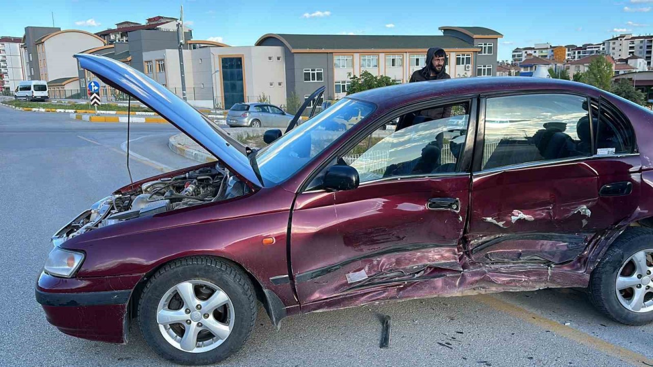 Elazığ’da zincirleme trafik kazası: 3 yaralı