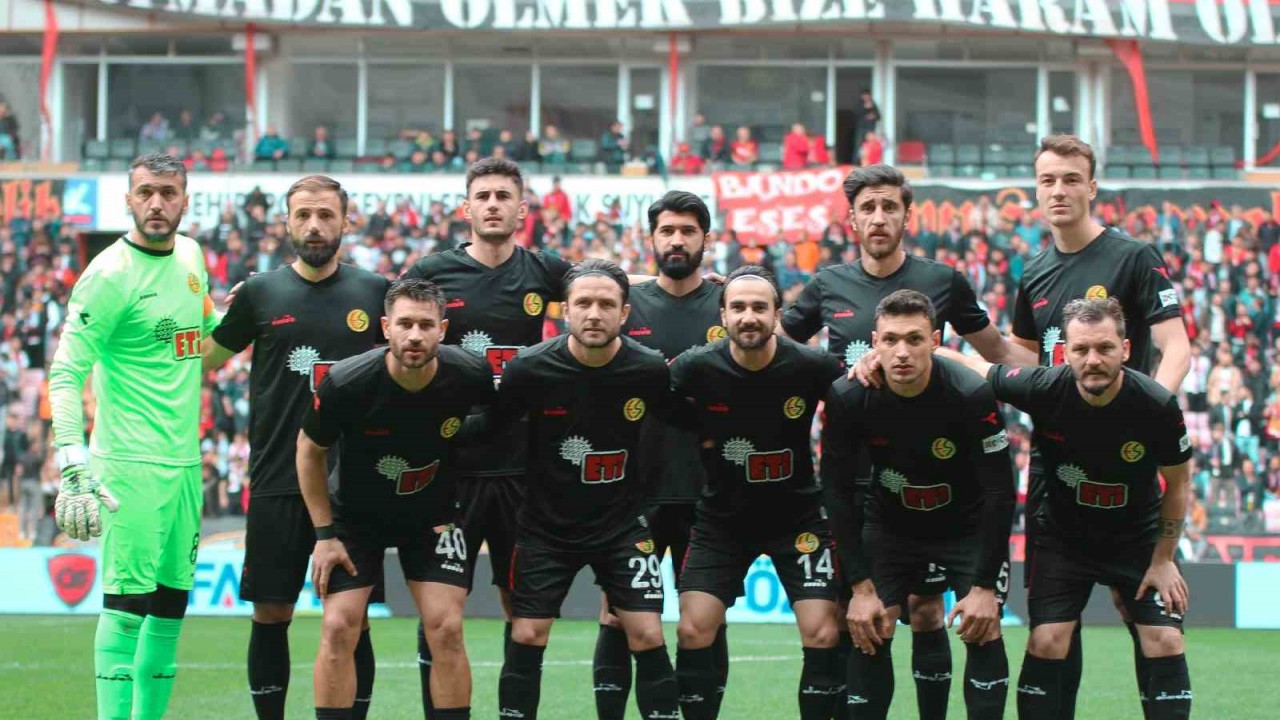 Eskişehirspor ligde son kez taraftarı önüne çıkıyor