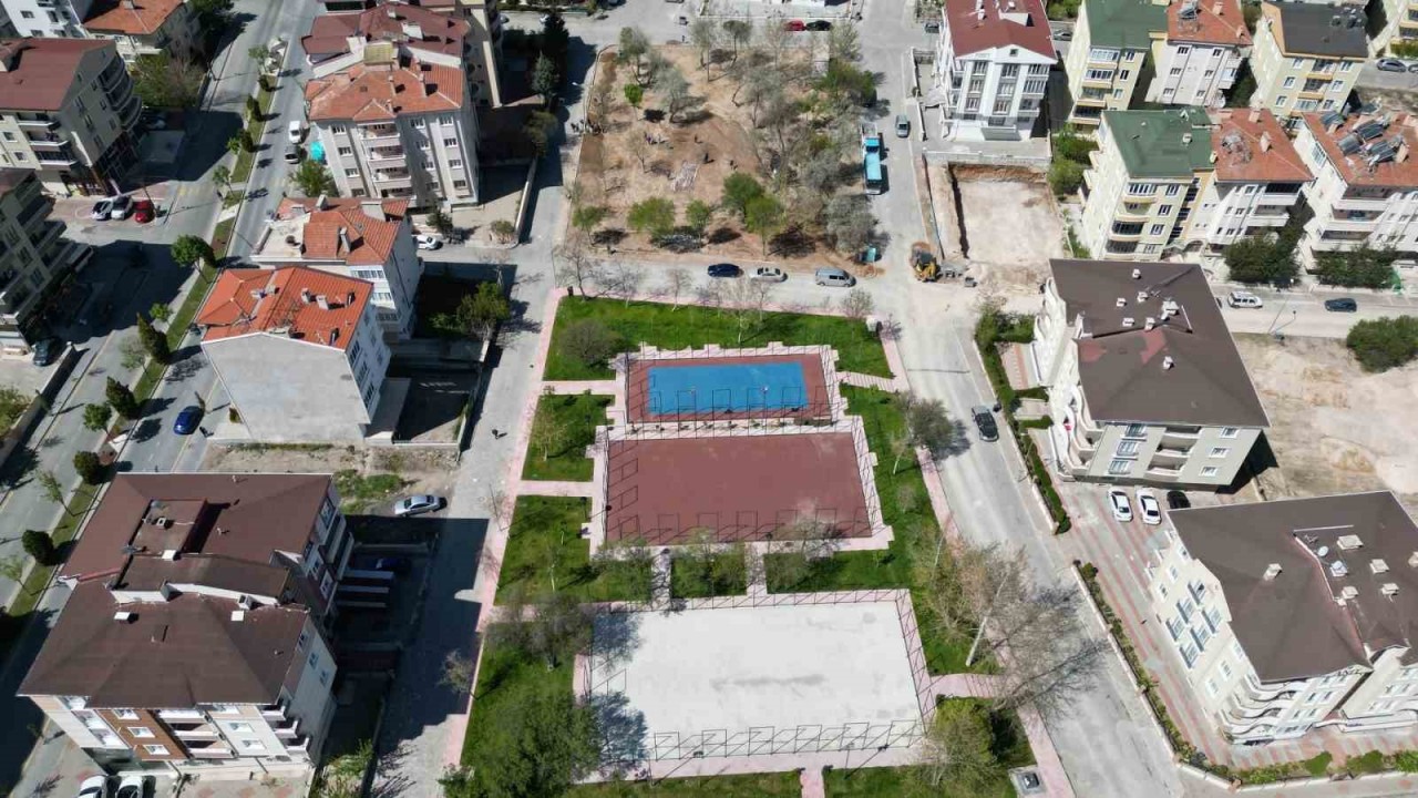 Güzelyurt Mahallesinde Parklar Yenileniyor