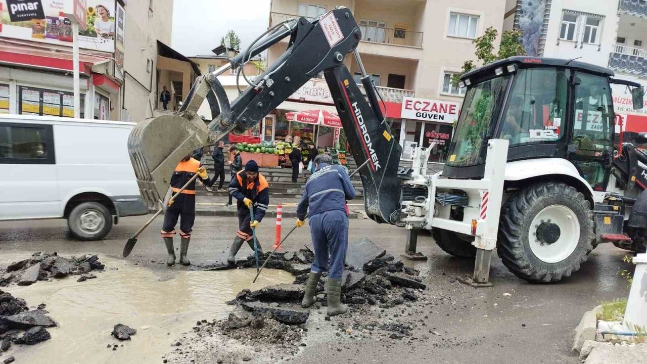 Hakkari belediyesinde yağmur mesaisi