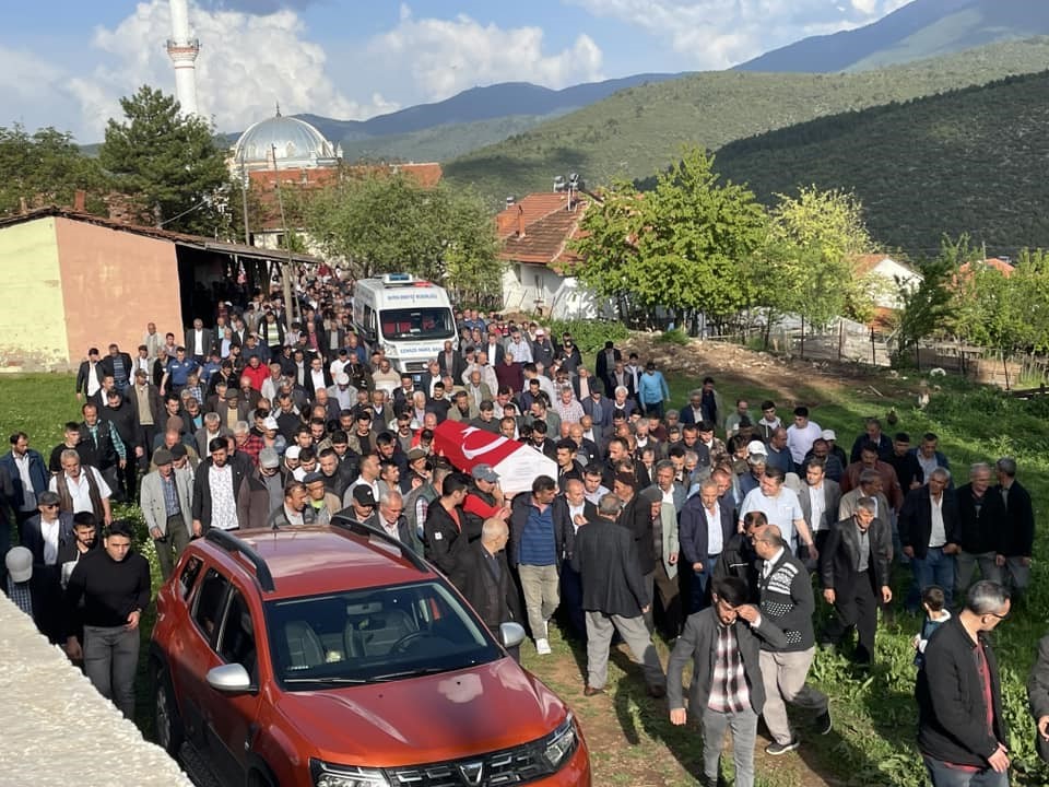 Hatay’da hayatını kaybeden polis memuru Şenol Esen Simav’da toprağa verildi