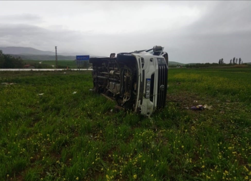 Isparta’da minibüs devrildi: 1 ölü, 5 yaralı