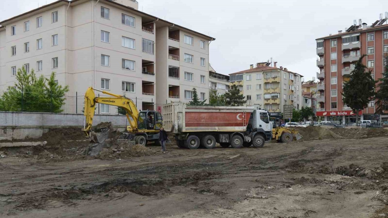 İstiklal Mahallesi yeraltı otoparkı için çalışmalar başladı