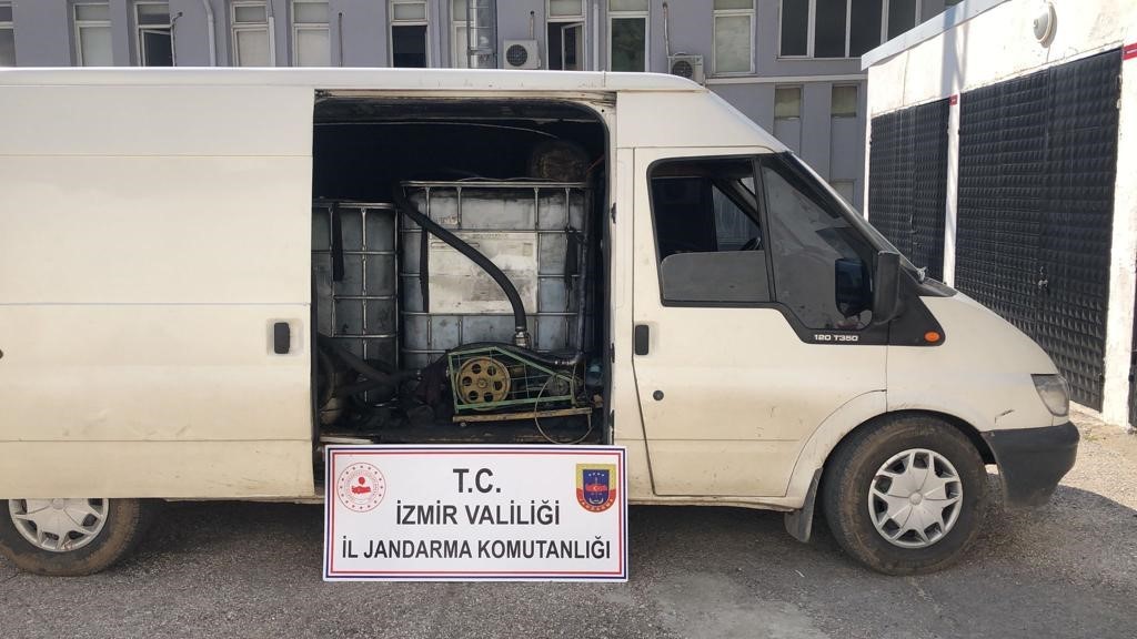 İzmir’de akaryakıtta kullanılan 2 bin 500 litre atık yağ ele geçirildi