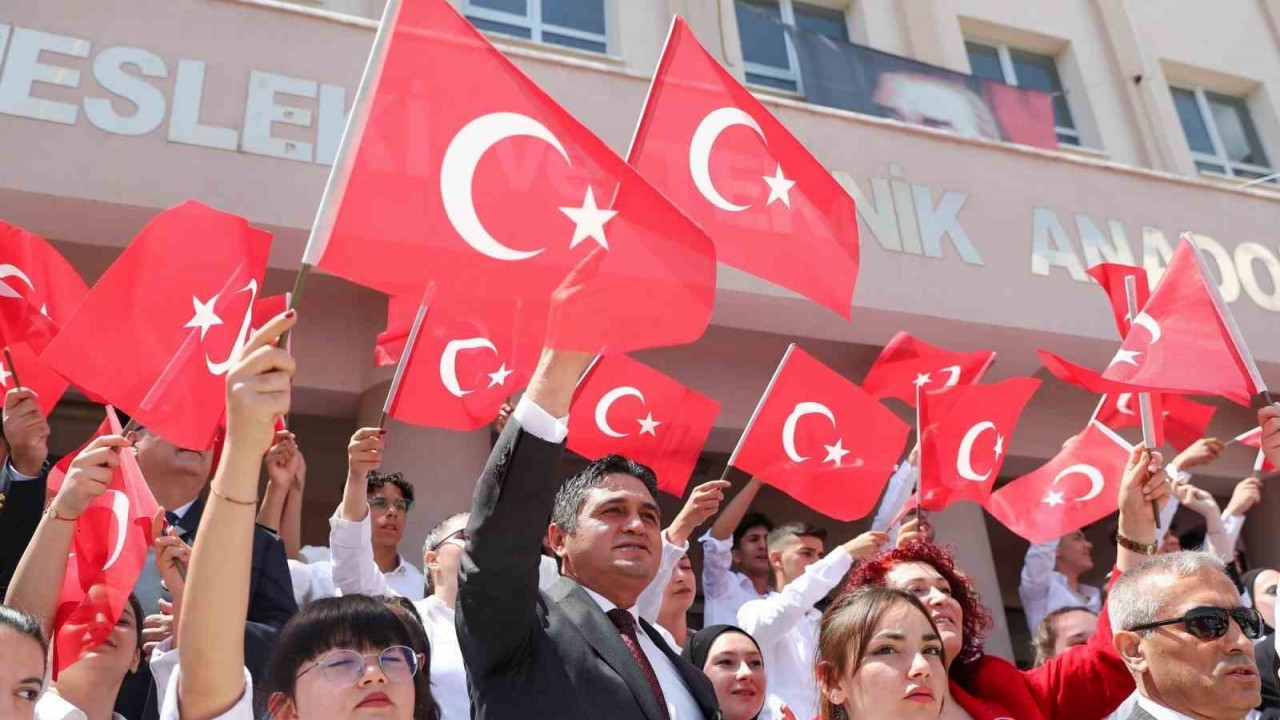 İzmir’in ilçelerinde 19 Mayıs coşkusu