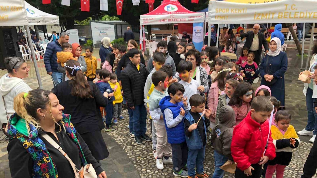 İzmit’te depremzede minikler için "Çocuklar Gülsün" etkinliği