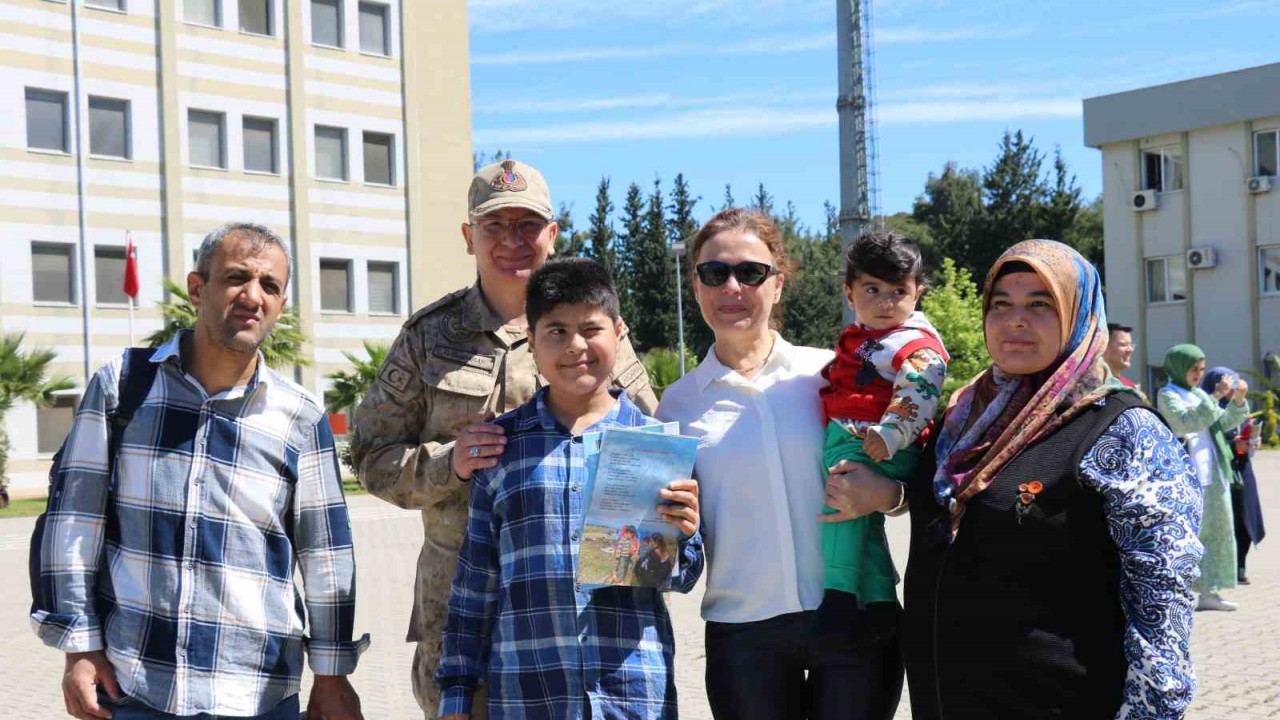 Jandarma özel çocukları unutmadı