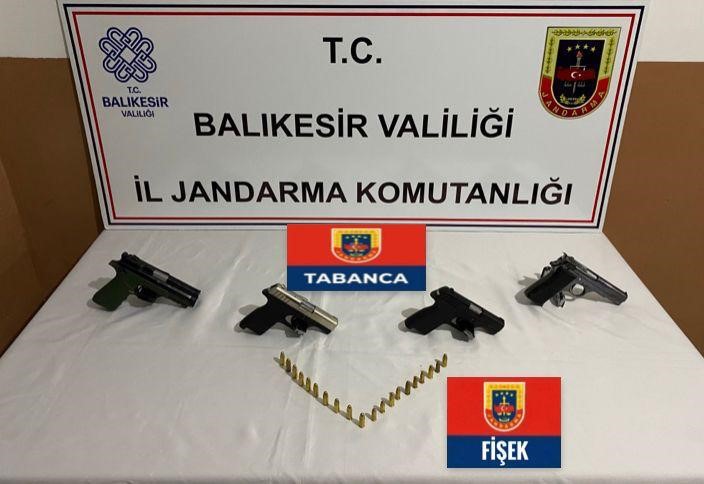 Jandarma’dan Erdek ve Edremit ilçelerinde operasyon