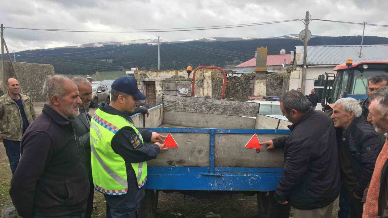 Jandarmadan reflektör uyarısı