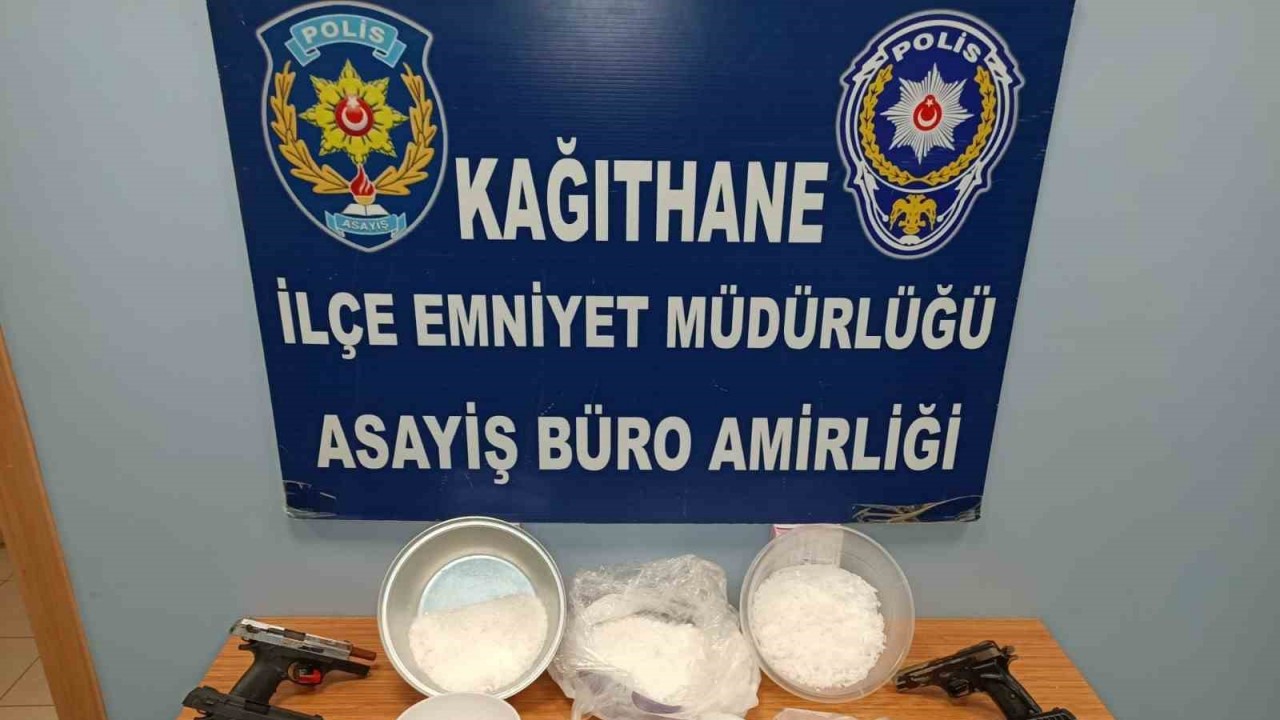 Kağıthane’de uyuşturucu satan iki şüpheli yakalandı