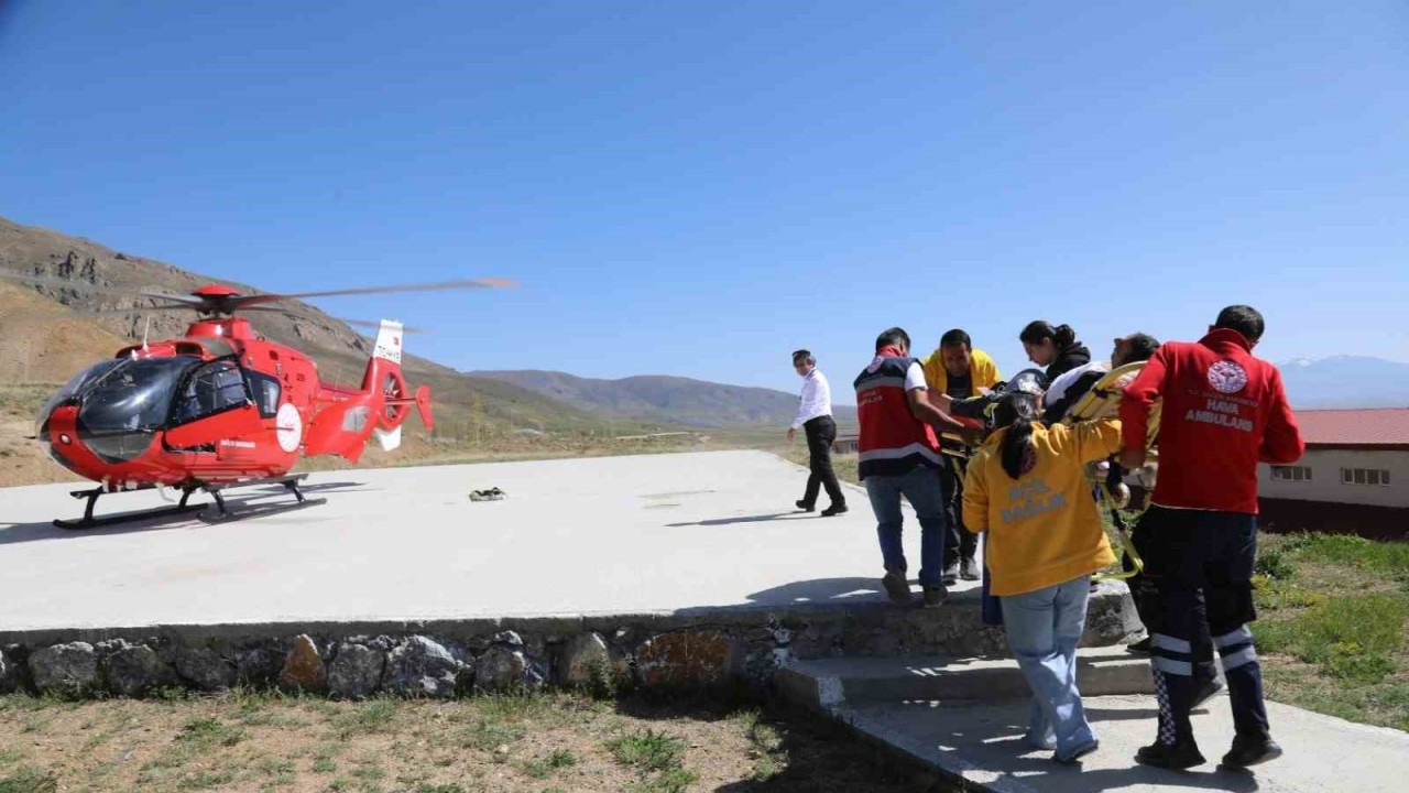 Kalp krizi geçiren vatandaş ambulans helikopterle Van’a sevk edildi