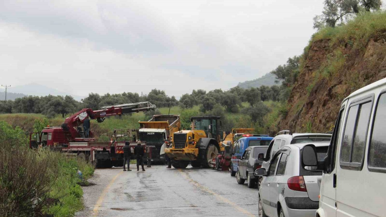 Kamyon şoförünün acelesi, trafiği felç etti