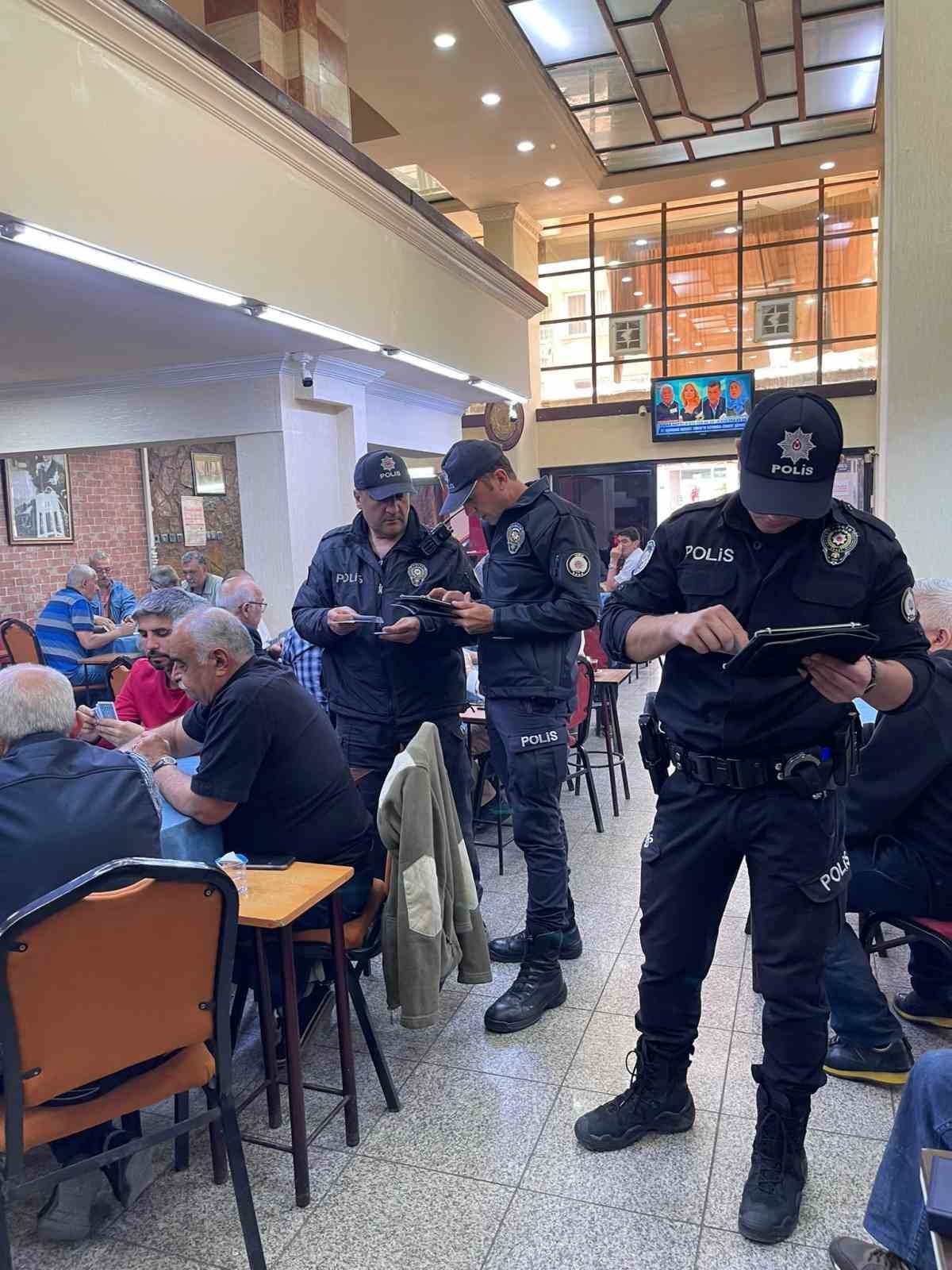 Karabağlar polisinden sıkı denetim