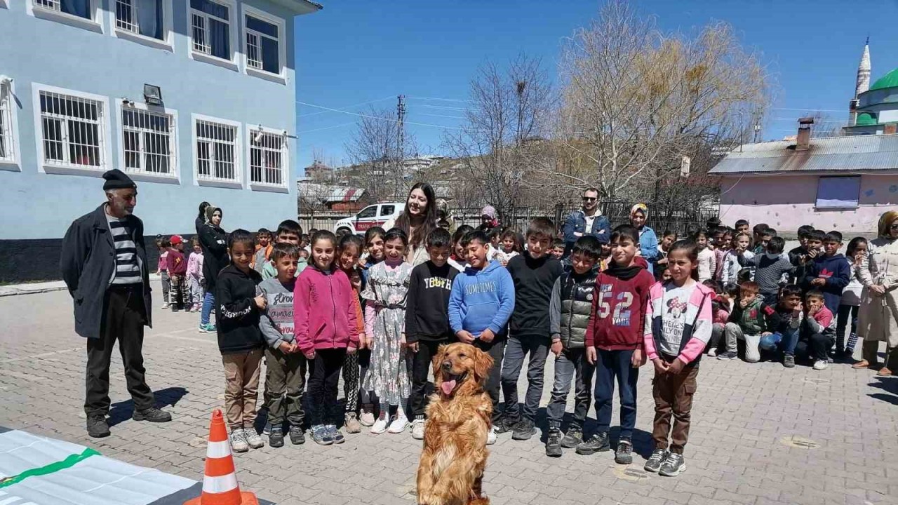 Karlıova’da öğrencilere trafik güvenliği eğitimi verildi