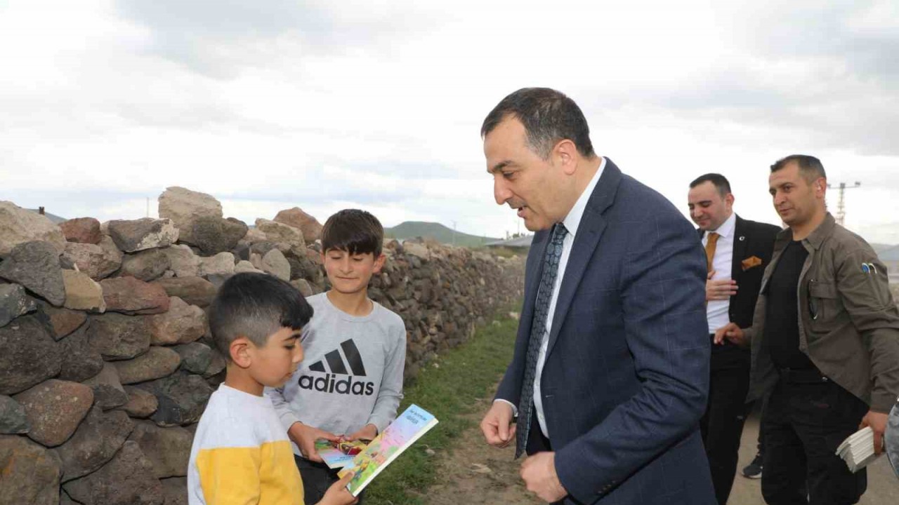 Kars Valisi Öksüz, Digor’da bir takım ziyaretlerde bulundu