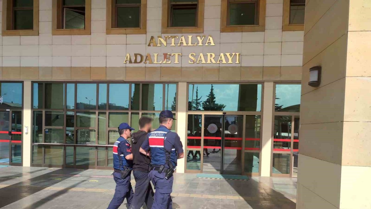 Kendini kamu görevlisi gibi tanıttı, yaşlı vatandaşların kabusu oldu