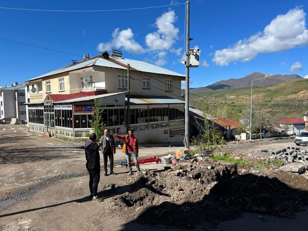 Kiğı’nın bütün cadde ve sokaklarına yangın vanası yapılmaya başlandı