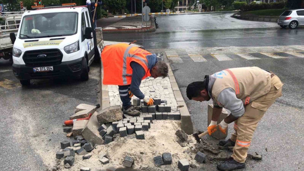 Kuşadası’nda eskiyen yollar yenileniyor