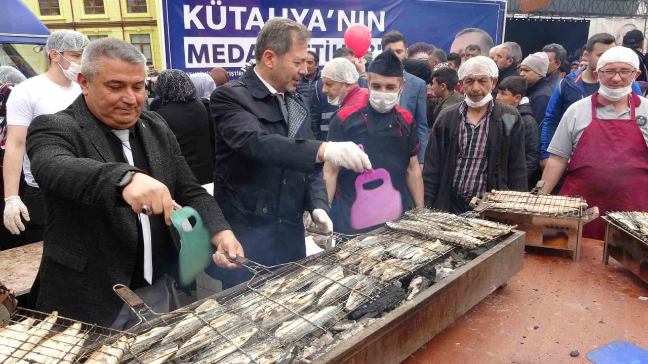 Kütahya’da binlerce vatandaşa balık-ekmek ikramı