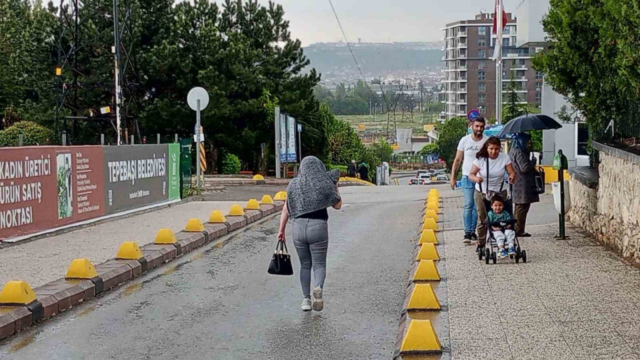 Kuvvetli yağmura vatandaşlar hazırlıksız yakalandı