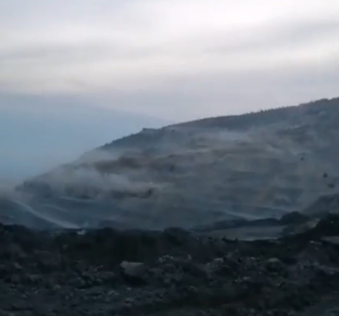 Maden ocağındaki toprak kayması kameralara yansıdı