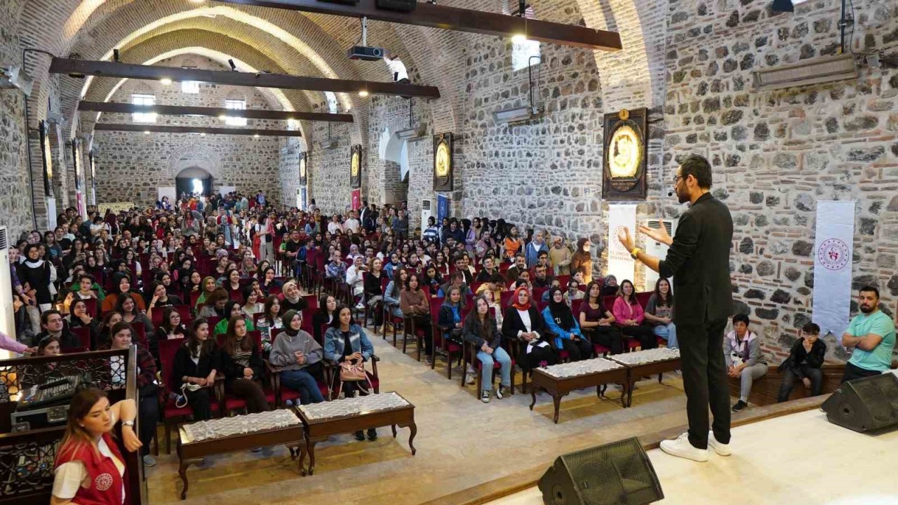 Manisa’da öğrencilere başarı semineri