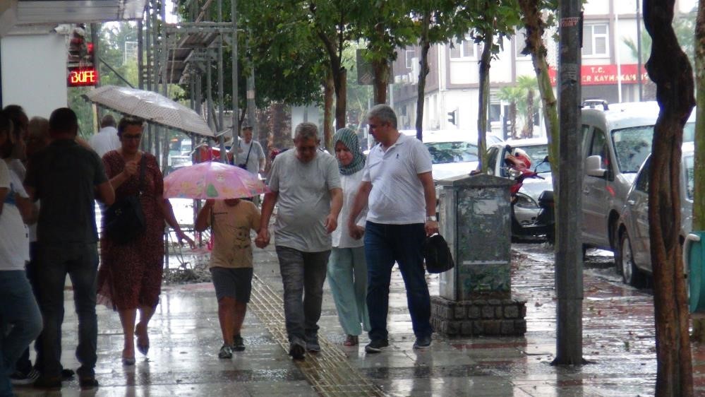 Manisa’ya gök gürültülü sağanak yağış uyarısı