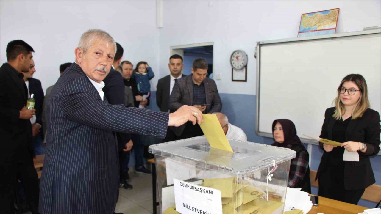 Mehmet Sarı: “Kullandığımız oylar milletimize, memleketimize hayırlı olsun”