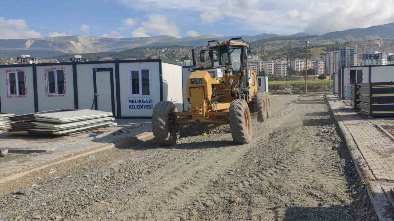 Melikgazi Depremzedelerin Yanında Olmaya Devam Ediyor