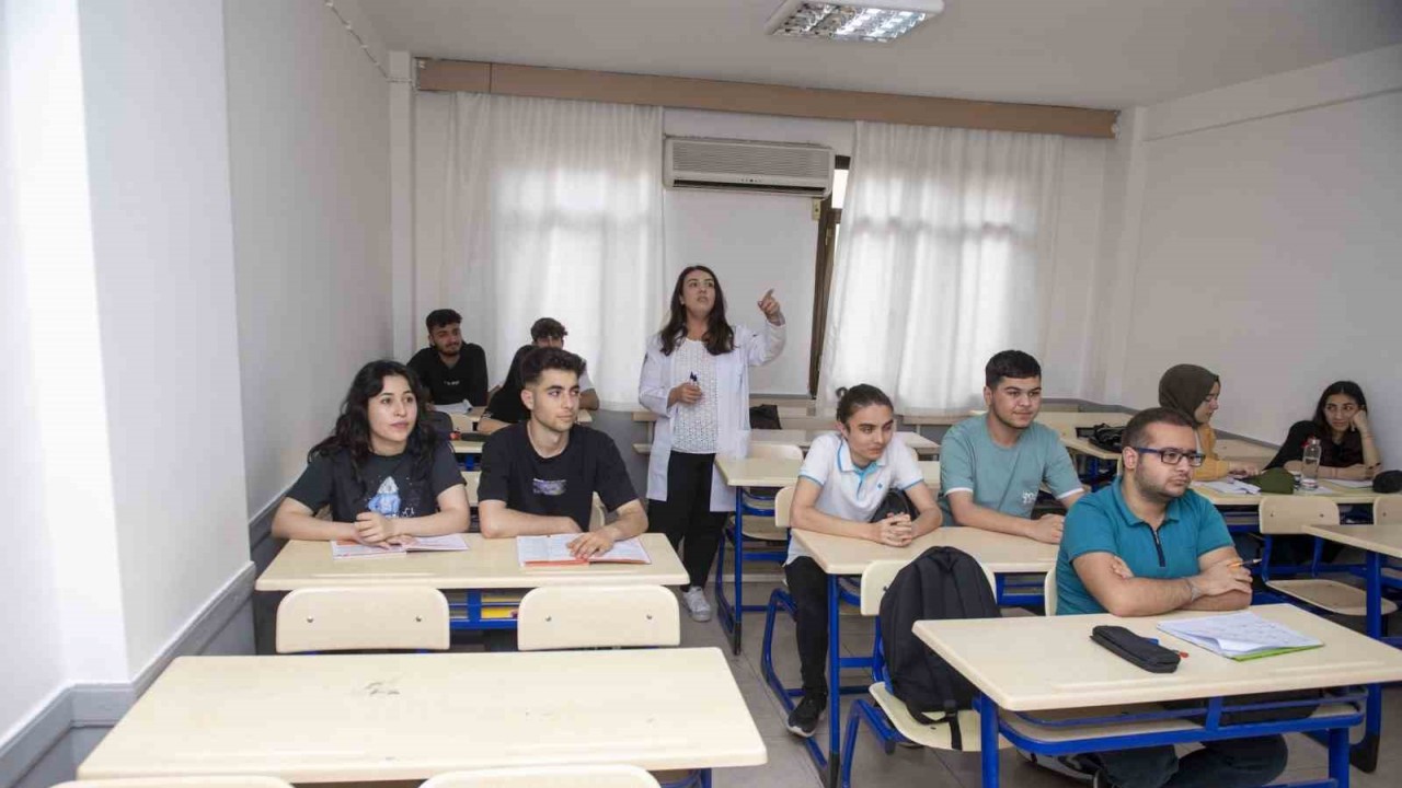 Mersin’deki kurs merkezleri depremzede öğrencilere yeniden umut oldu