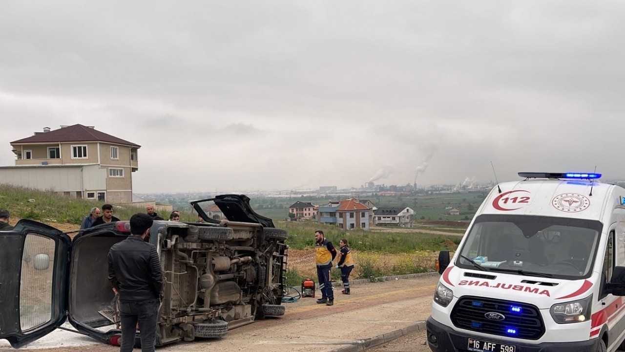 Minibüsün takla attığı anlar kamerada: 3 yaralı