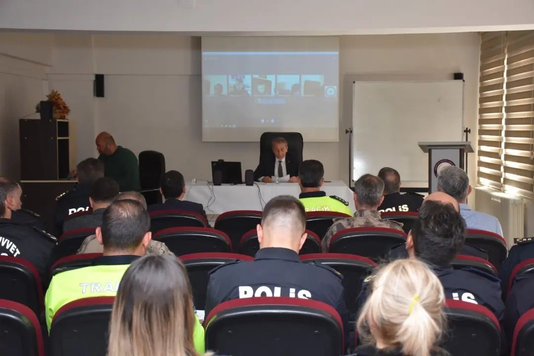 Miting ve futbol müsabakası değerlendirme toplantısı düzenlendi