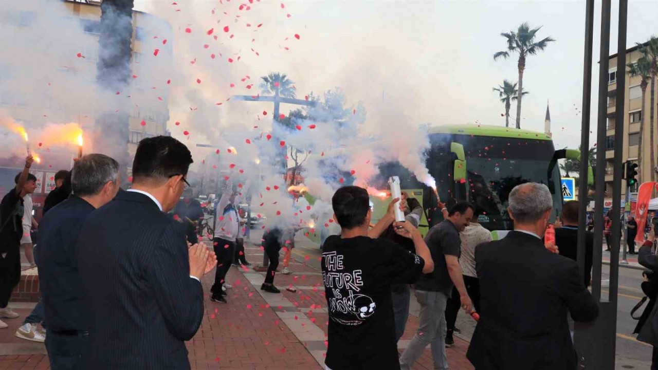 Nazilli Belediyespor U17 Takımı’na coşkulu karşılama