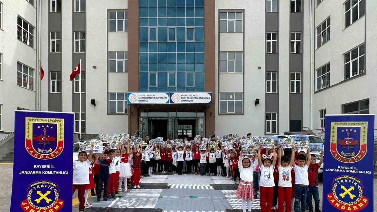 Öğrenciler Trafik Kuralları Konusunda Bilgilendirildi