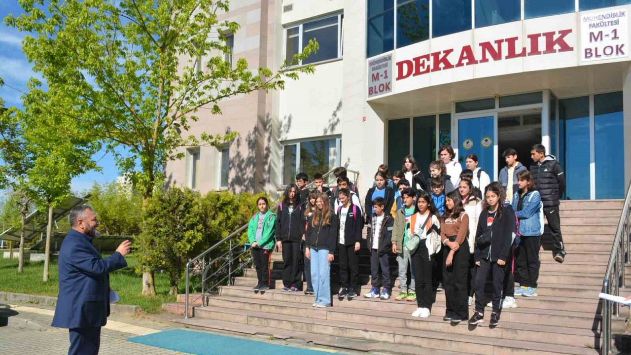 Ortaokulu öğrencileri meslekleri tanıdı