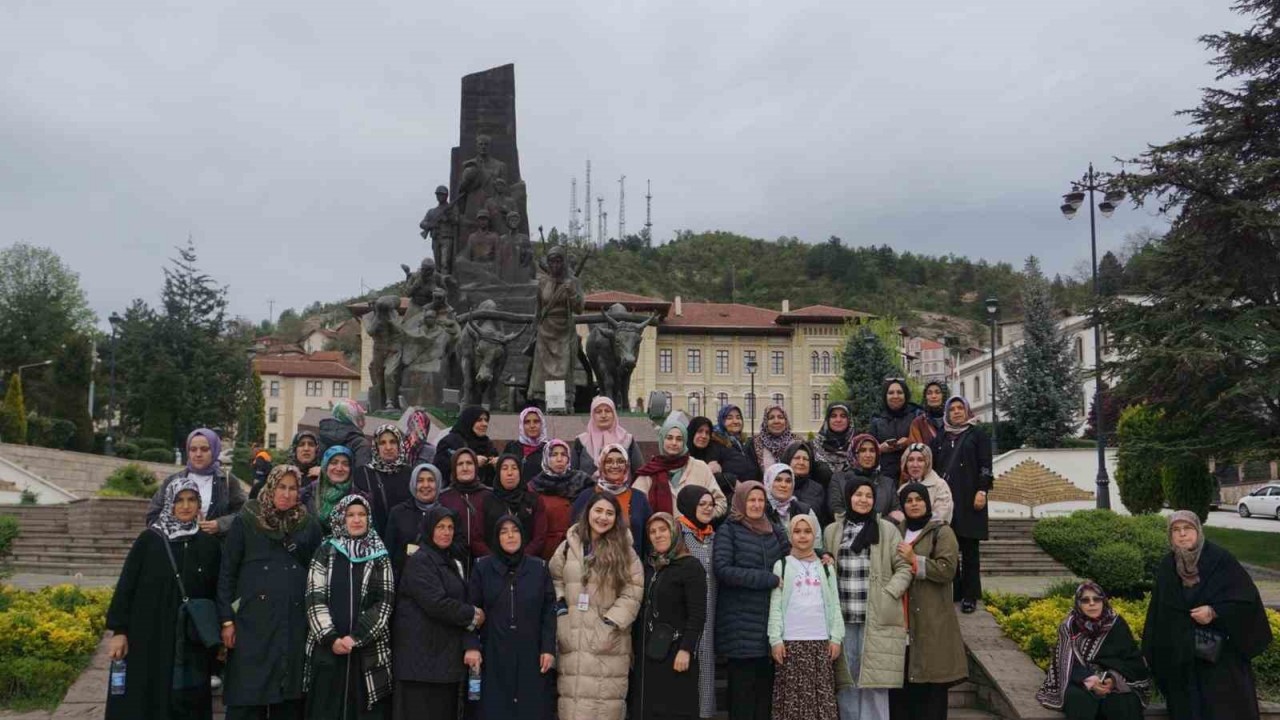 Özel öğrenciler aileleriyle dini ve tarihi mekanları gezdi