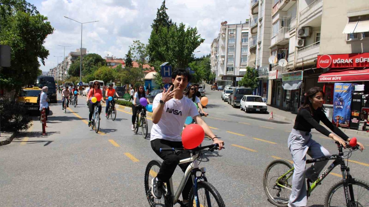 Pedallar, 19 Mayıs için çevrildi