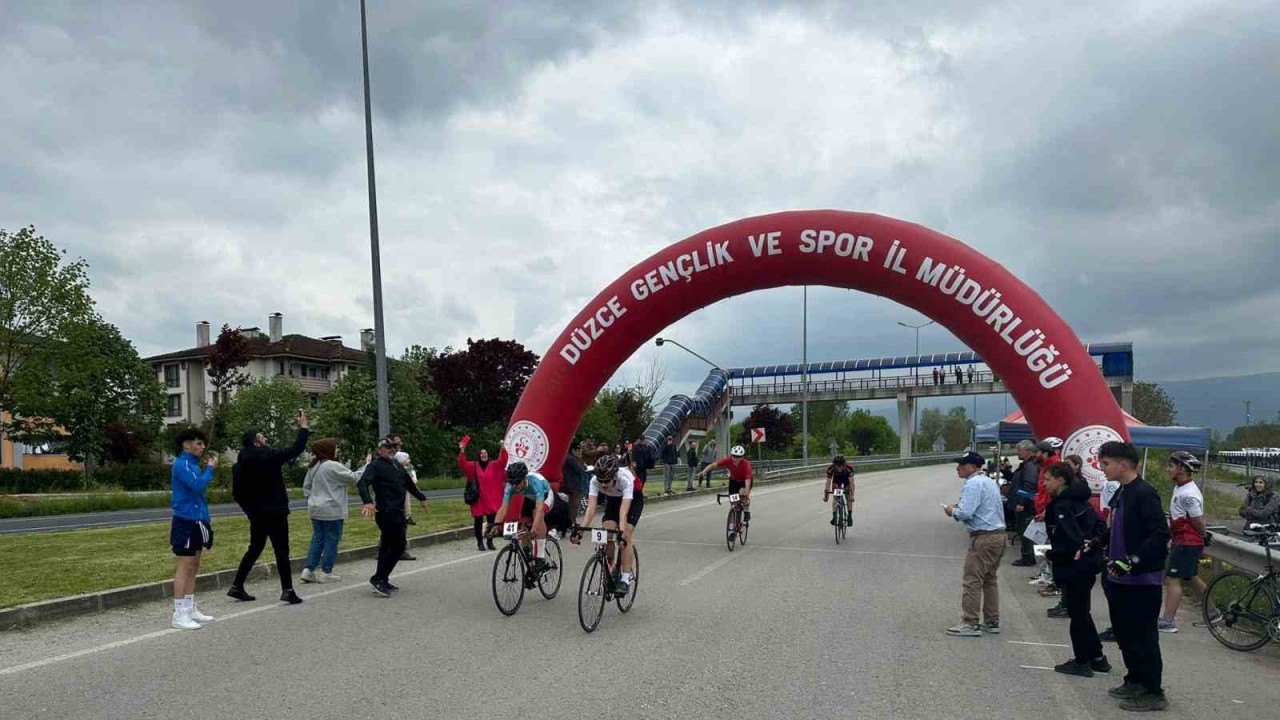 Pedallar madalya için döndü