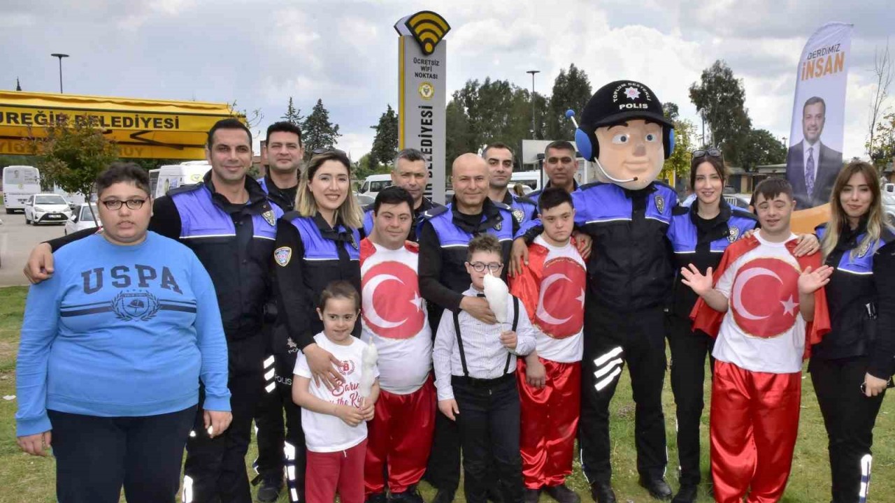 Polis, engelli çocukları unutmadı