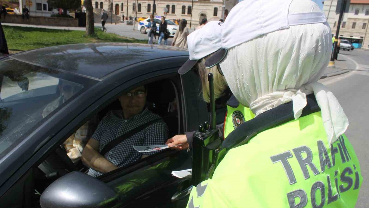 Sivas’ta trafik ekipleri sürücüleri uyardı