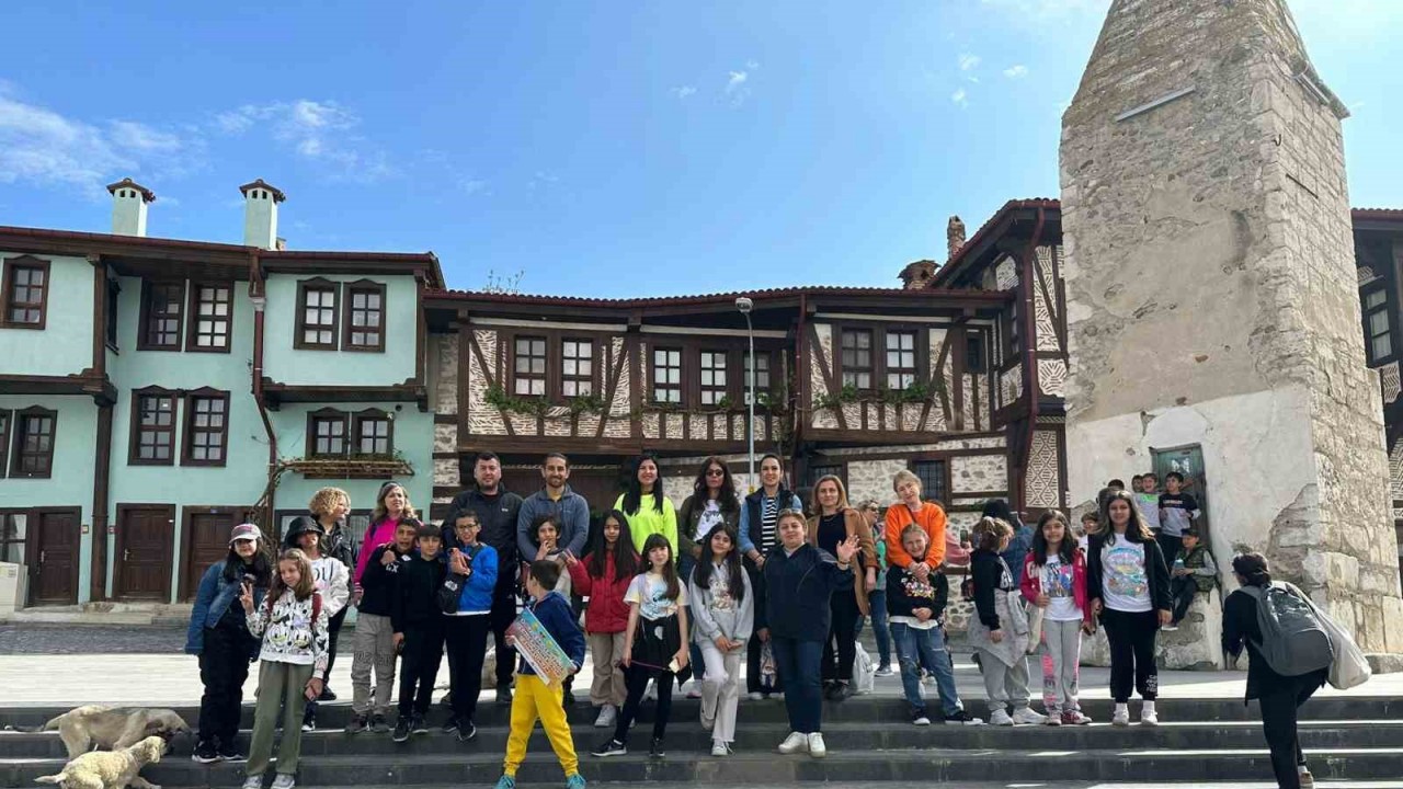 Sivrihisar turist akınına uğruyor