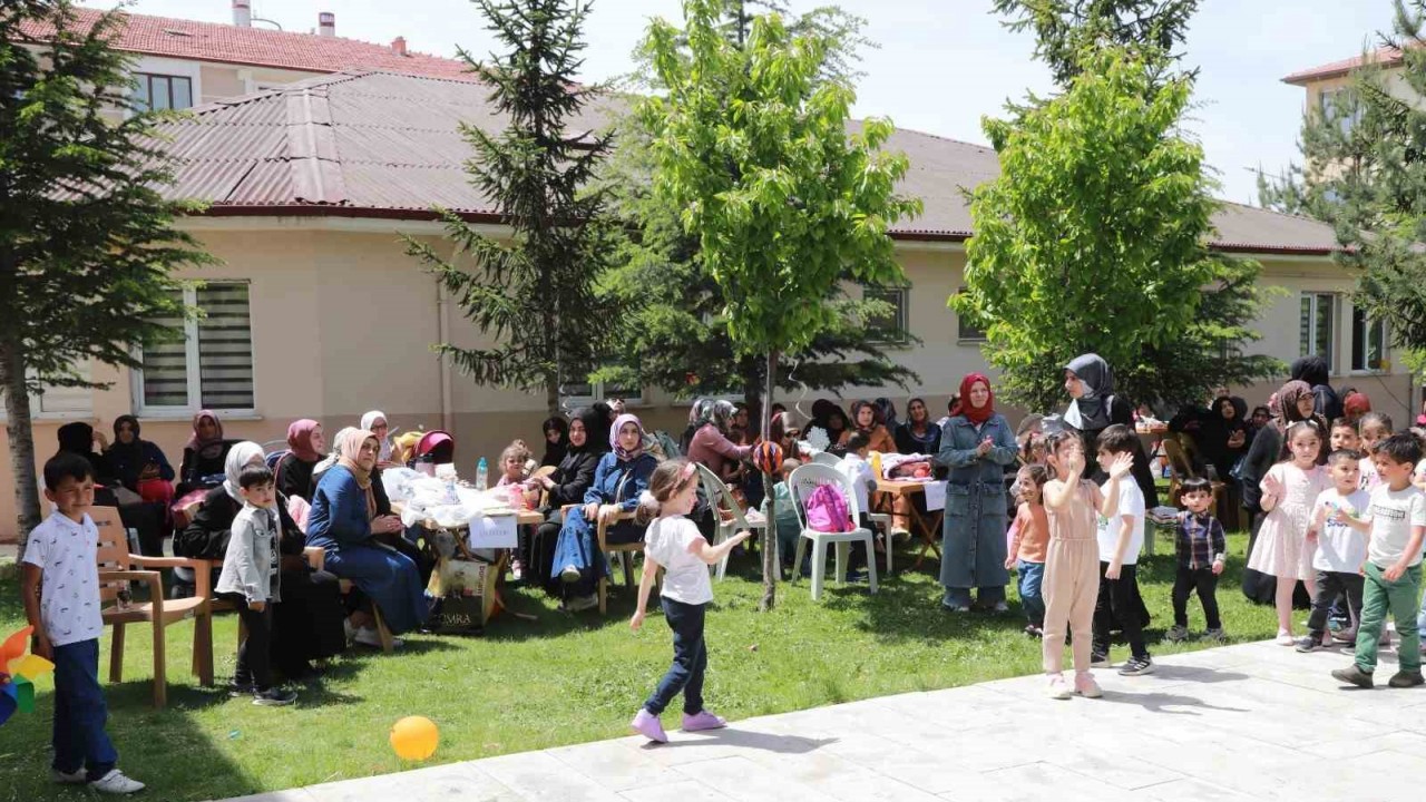 Tekinler Kız Kur’an Kursu’nda yılsonu kapanış programı düzenlendi