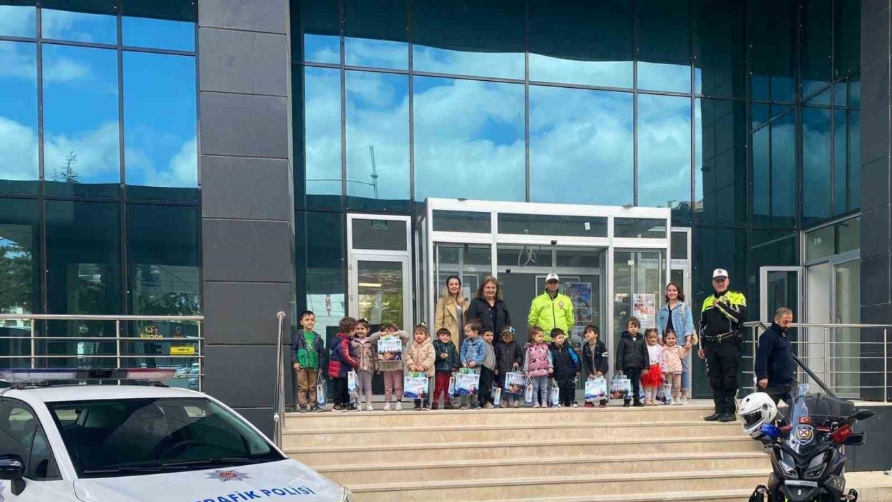 Tekirdağ’da anaokulu öğrencilerine trafik eğitimi verildi